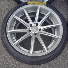 標準タイヤ付きホイール 245 40 20の画像
