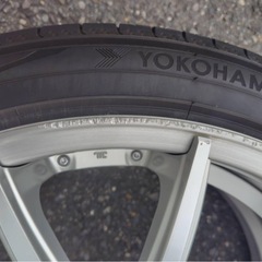 標準タイヤ付きホイール 245 40 20の画像