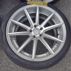 標準タイヤ付きホイール 245 40 20の画像