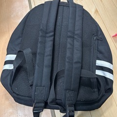 黒のリュックの画像