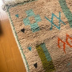 モロッコ　ハンドメイドラグ　ウールの画像