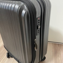 【訳あり格安】スーツケースの画像