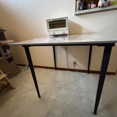 大理石　ダイニングテーブルの画像