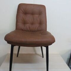 M⑥　未使用/新品　ダイニングチェア 　在庫2脚　１脚価格　 クッション座面 エイジング加工 食卓椅子 ダイニング チェアー シンプル モダン レザー調 レトロキャメルの画像