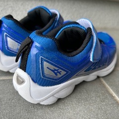 子ども　靴 スニーカー 18センチの画像