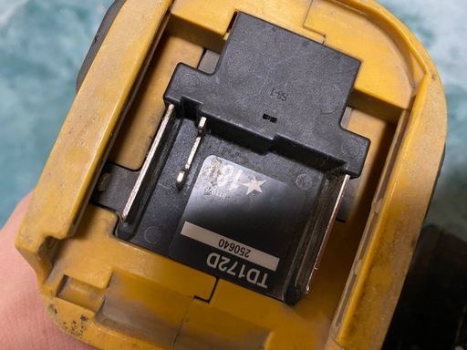 makita インパクトまとめ売り可動はしますが先端が欠品なのでジャンク品としての扱い
　　　　　　　