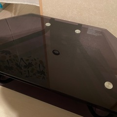 ガラス製テレビ台の画像