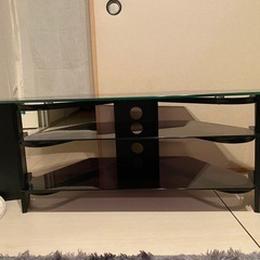 ガラス製テレビ台の画像