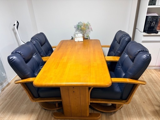 再アップ　　　 木製ダイニングテーブル＋回転椅子4脚セット（美品