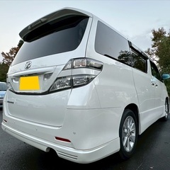 フリップダウンモニター付き☆極上車☆フル装備☆フリップダウンモニター付き☆月々1.7万円〜分割払い可❗️車検2年付き！大人気☆7人乗り☆トヨタ ヴェルファイア☆人気のパール☆Bluetooth対応ナビ付き☆走行中DVD見れます☆ステアリングスイッチ付き☆ETC付き☆両側電動スライドドア付き☆純正アルミ☆ドライブレコーダー付きのフル装備☆事故修復歴無し極上車☆車内広々三列シート‼️の画像