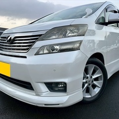 フリップダウンモニター付き☆極上車☆フル装備☆フリップダウンモニター付き☆月々1.7万円〜分割払い可❗️車検2年付き！大人気☆7人乗り☆トヨタ ヴェルファイア☆人気のパール☆Bluetooth対応ナビ付き☆走行中DVD見れます☆ステアリングスイッチ付き☆ETC付き☆両側電動スライドドア付き☆純正アルミ☆ドライブレコーダー付きのフル装備☆事故修復歴無し極上車☆車内広々三列シート‼️の画像