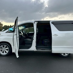 フリップダウンモニター付き☆極上車☆フル装備☆フリップダウンモニター付き☆月々1.7万円〜分割払い可❗️車検2年付き！大人気☆7人乗り☆トヨタ ヴェルファイア☆人気のパール☆Bluetooth対応ナビ付き☆走行中DVD見れます☆ステアリングスイッチ付き☆ETC付き☆両側電動スライドドア付き☆純正アルミ☆ドライブレコーダー付きのフル装備☆事故修復歴無し極上車☆車内広々三列シート‼️の画像