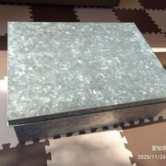 ブリキの衣装ケースの画像