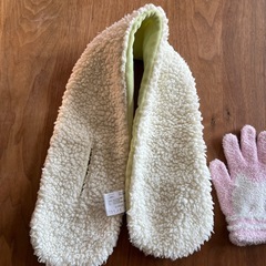 マフラーと手袋の画像