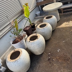 ガーデンテーブルとイスのセットの画像