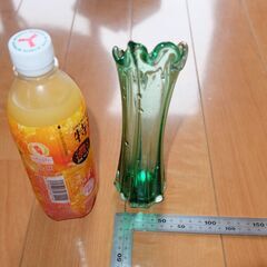 花瓶 ガラス グリーン 緑色 花器 フラワーベース 生け花 容器 入れ物の画像