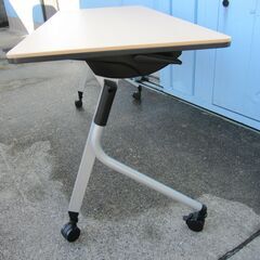 会議用テーブル　スタックテーブル　木目チーク　1500ｘ600ｘ720　プラス製の画像