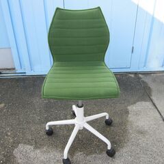 事務イス　グリーン　肘なしの画像