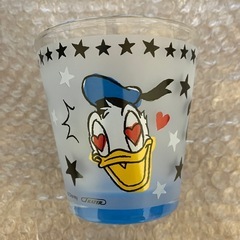 ドナルドダックのガラスコップの画像