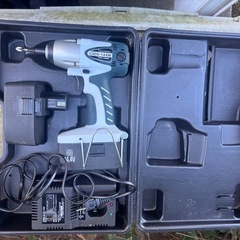 ジャンク　充電式 インパクトドライバーの画像