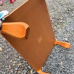 木製テーブルの画像