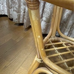 ラタン　テーブルの画像