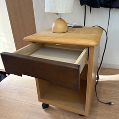 サイドテーブル＋ライトの画像