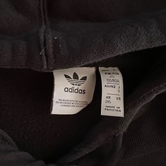 adidas ショート丈パーカーの画像