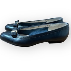 サルバトーレフェラガモ　ヴァラリボン　ブラック　5 1/2 パンプスの画像