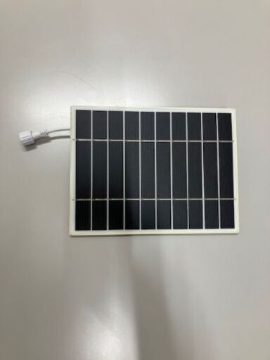 防犯カメラ　ソーラー電源　Wi－Fi接続　白色　中古