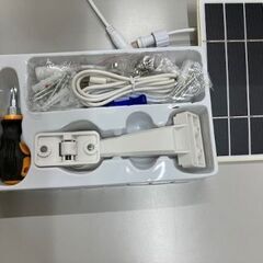 防犯カメラ　ソーラー電源　Wi－Fi接続　白色　中古の画像