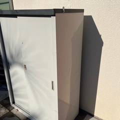 グリーンライフ　屋外用　縦長　物置　スチール物置　895×1320×470の画像