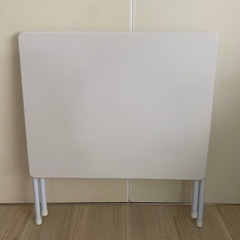 ニトリ、折り畳みミニテーブルの画像