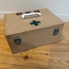 アンティーク 救急箱の画像