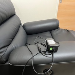 黒の電動ソファ(1人用)の画像