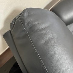 黒の電動ソファ(1人用)の画像