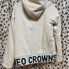 ロデオクラウンズ　ジャンバー　オフホワイト？パーカー　モコモコの画像