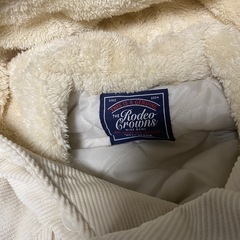 ロデオクラウンズ　ジャンバー　オフホワイト？パーカー　モコモコの画像