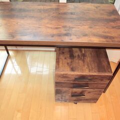 PCデスクと周辺家具セットの画像