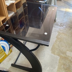 引き取り限定！ニトリ　ガラスパソコンデスク　PCデスクの画像