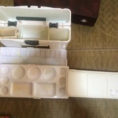 まもなく処分絵の具セット一式の画像