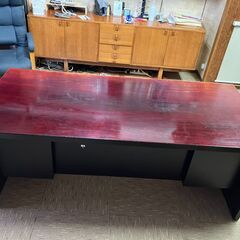 【無料：お譲りします】役員向けオフィスデスクの画像