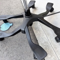 ウリドゥルチェア デスクチェア ワークチェア 骨盤矯正 ブラックの画像