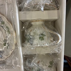 陶器食器セットの画像