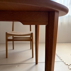 ウニコ　ラウンドテーブルの画像