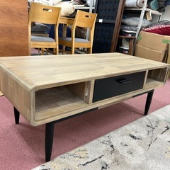 流行のグレーカラーのローテーブルの画像