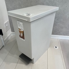 ニトリ ゴミ箱 ペダル式 30Lの画像