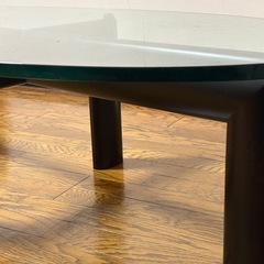 ガラス製ローテーブルの画像