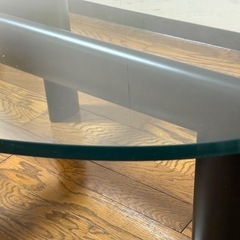 ガラス製ローテーブルの画像
