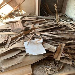 木柱　木材　廃材　廃木材　木　木板　牧　チップ　無料　あげますの画像